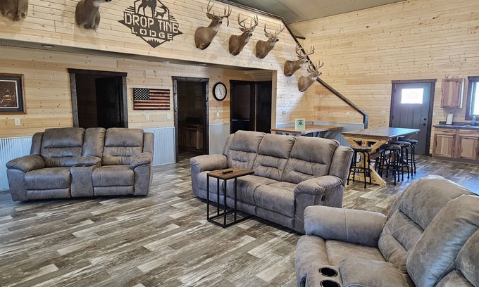 Amherst Cabin | Droptine Lodge