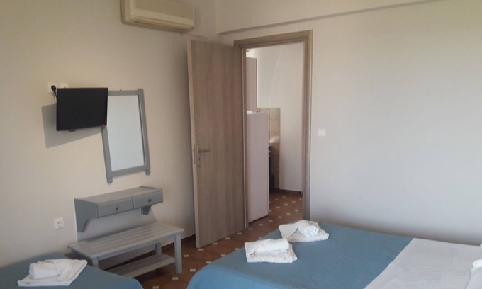 Mavrovouni Apartment | Drossia # 10 - One Bedroom Apartment, Sleeps 5