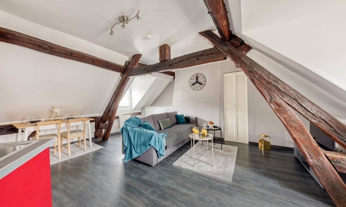 Dreux Apartment | Drouais Night