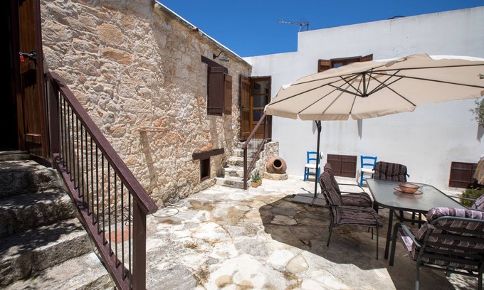 Droushia House | Droushia Corner House, Cyprus Stone House, 7 pax
