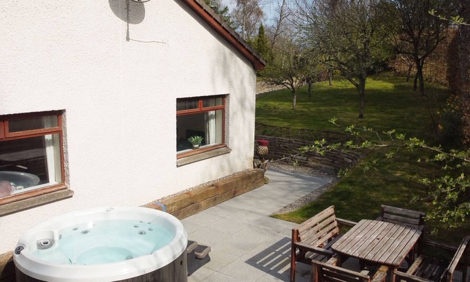 Alvie Cottage | Druim an Lochain Cottage - farmstay in The Cairngorms