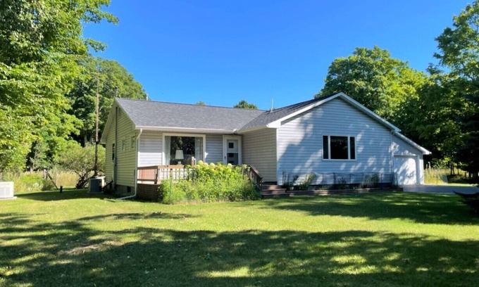 Drummond House | Drummond Island Hotel & Vacation Homes - Inland Retreat