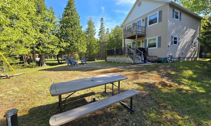 Drummond House | Drummond Island Hotel & Vacation Homes - Markus Retreat