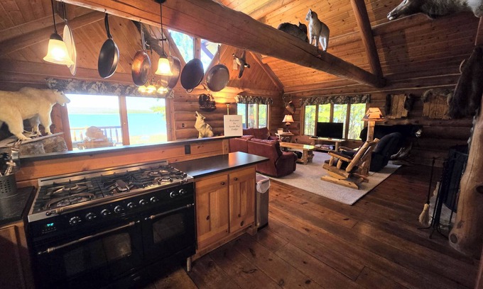 Drummond House | Drummond Island Hotel & Vacation Homes - Scotts Bay Lodge