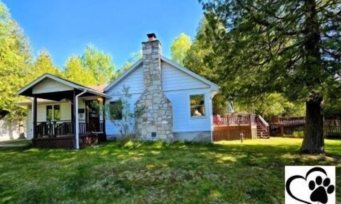 Drummond House | Drummond Island Hotel & Vacation Homes - Lily Pad Place