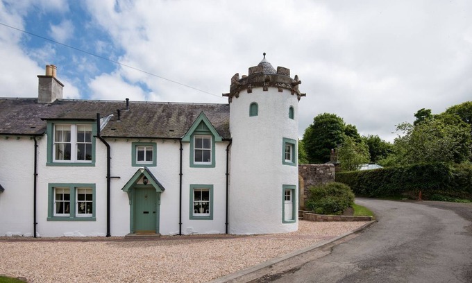 Melrose Cottage | DRYBURGH STIRLING ONE - sleeps 4 in 2 bedrooms near St Boswells