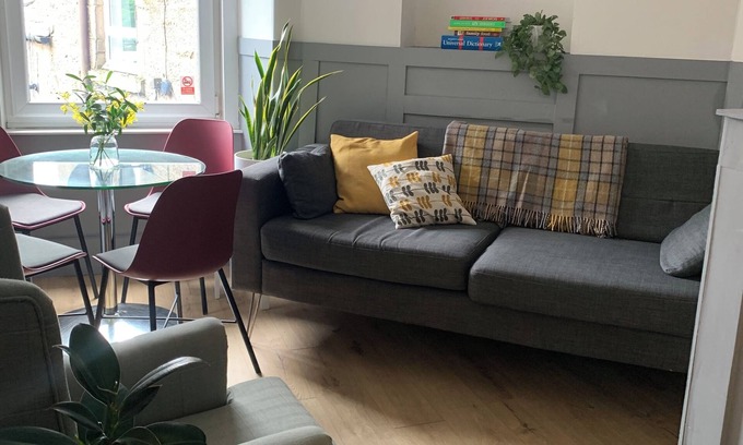 Dundee Apartment | (DS) Study or Visit