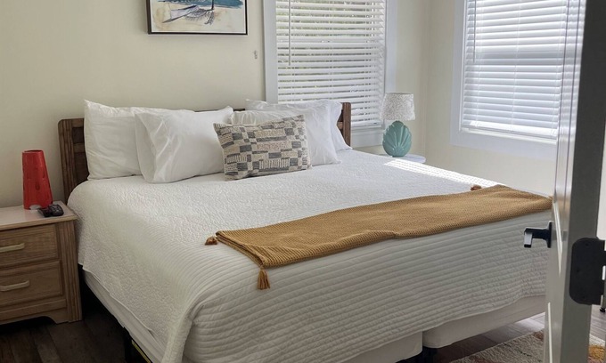 Safety Harbor House | DT 2BR Getaway | Wi-Fi + Coastal Comfort