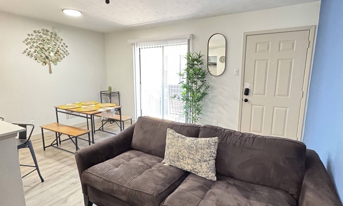 Park Central Apartment | DT Dallas Modern Abode 1BD
