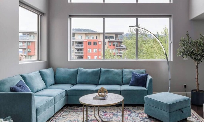 Okanagan-Similkameen Condo | DT modern loft on Front St-soaring windows and views-1 block to beach-MIN 90 day
