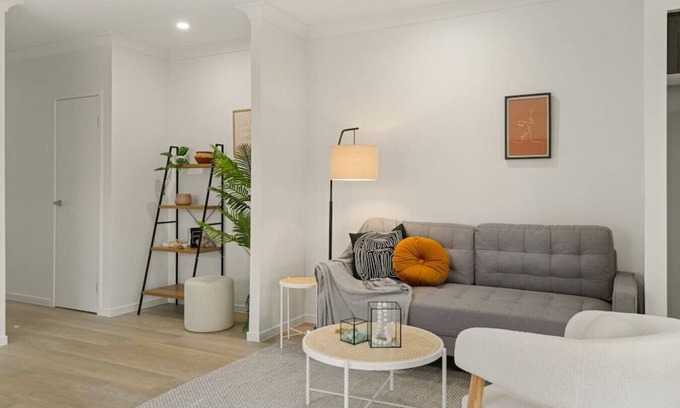 Browns Plains House | Dual-key 5BR Family home w/stunning interior