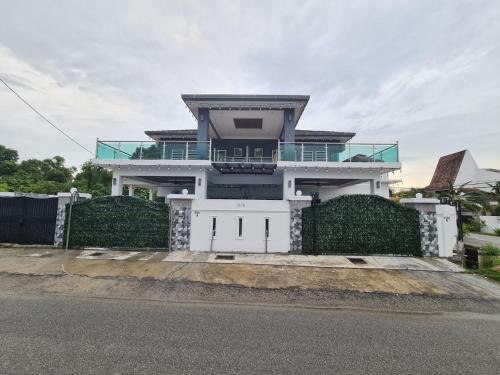 Taman Dato Haji Abdul Samad Villa | Dual key Villa 4R I 5R I 9R,10-46pax Healing Space Bbq,Steamboat,Karaoke,Pool, ArcadeGame