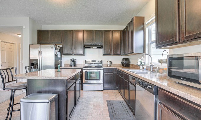 Dublin House | Dublin Rental ~ 10 Mi to Ohio State University!