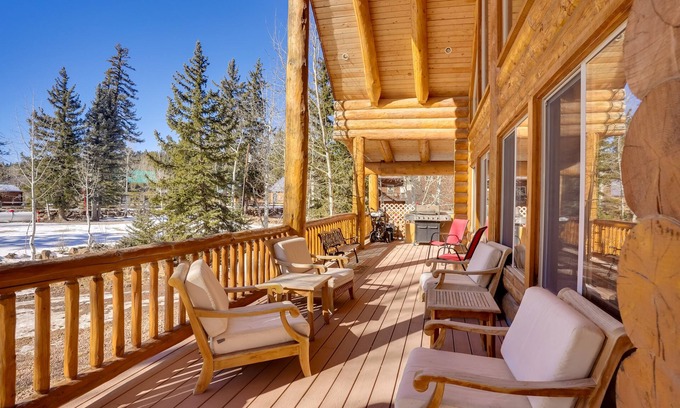 Duck Creek Village Cabin | Duck Creek Village Cabin w/ Deck - Hike & Ski!