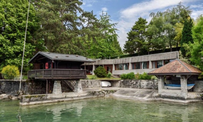 Montreux House | Duck House by Interhome