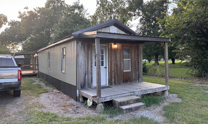 Grubbs Cabin | Duck Hunters Paradise: Charming 2-bedroom lodge in lovely Grubbs Arkansas.