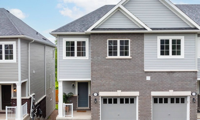Shelburne House | Dufferin Retreat - Centrally Located, close to Parks, Trails and Local Shops