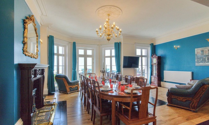 Great Yarmouth Apartment | DUKES Holiday Apartment. Magnificent Mansion Apartment with Panoramic Seaviews.