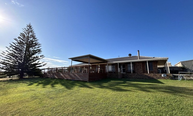 North Beach House | Dukes of Yorkes - Wallaroo Beach Frontage - Entire Home