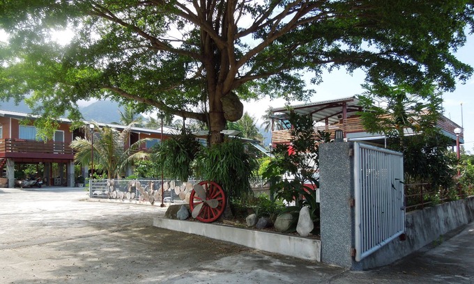 Donghe House | Dulan Red House