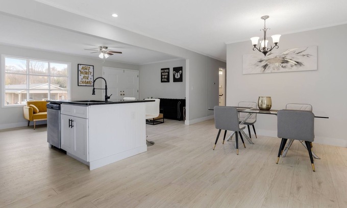 Duncan House | Duncan house, modern Home with Pool