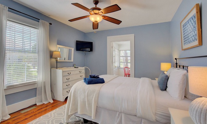 Dunedin Cottage | Dunedin Cottage Downtown 915
