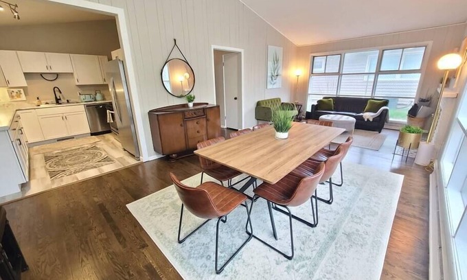 Miller Beach Cottage | Dunland Cottage W/hot tub, paddle boards, fire pit