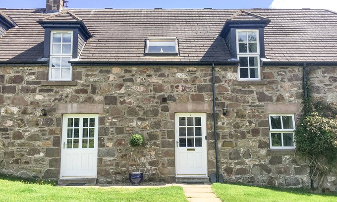 Stonehaven Cottage | DUNNOTTAR WOODS HOUSE, family friendly, with a garden in Stonehaven