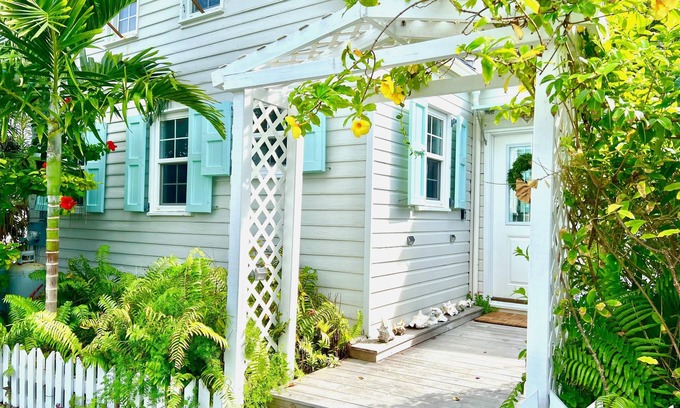 Hope Town House | Dunwanderin-Historic Cottage in the Heart of Hope Town w/dock