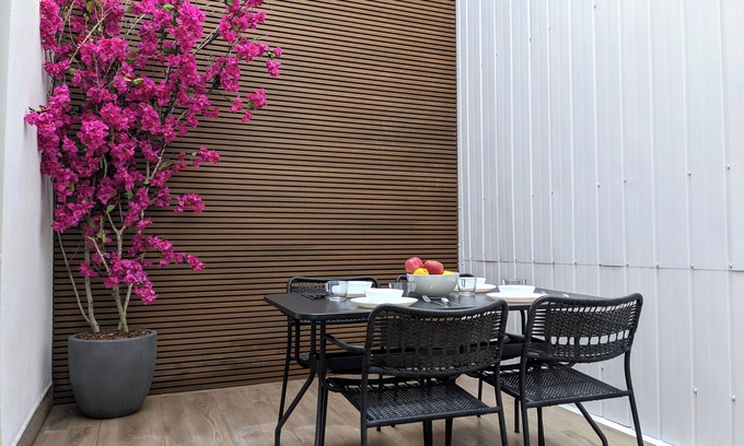 L'Hospitalet de Llobregat Apartment | Duplex apartment with a patio next to FIRA GRAN VIA