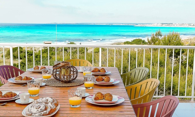 Campos Apartment | Duplex Apartment with Seaview, Wifi, 2 Terraces and Parking
