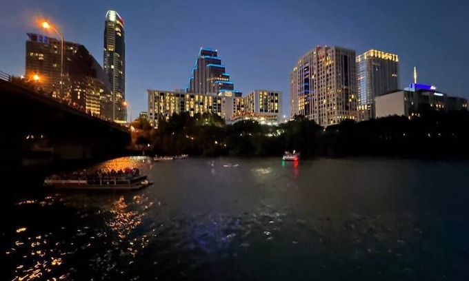 Riverside House | Duplex B KING Bed, Laundry, Desk by Downtown