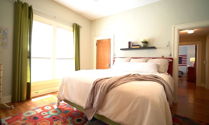 Kansas City Apartment | Duplex First Floor - Southmoreland, KCMO - Easy access to all KC has to offer
