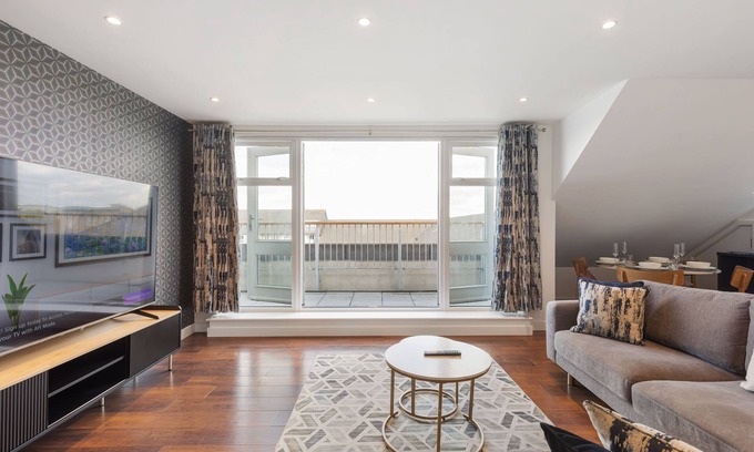 Hillingdon Apartment | Duplex Flat near Heathrow