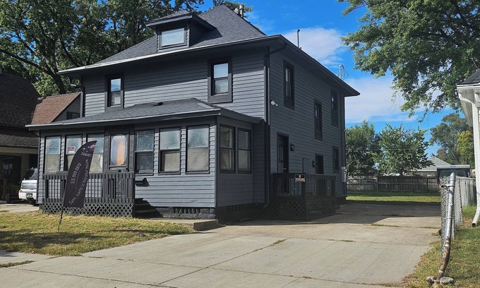 Des Moines House | Duplex in Des Moines/Near Downtown and ISF