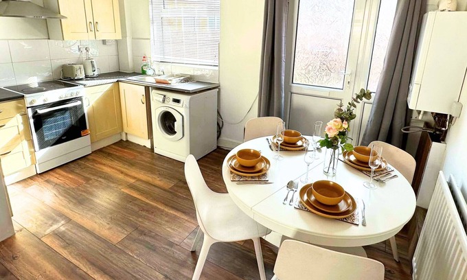 Durham House | Durham 2-Bed Terrace | Quiet Stay Near City