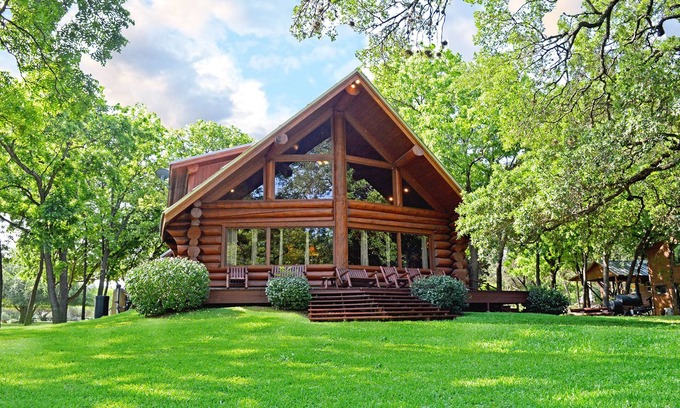 Marble Falls Cabin | Dustin: Your Charming Lakeside Getaway Awaits!