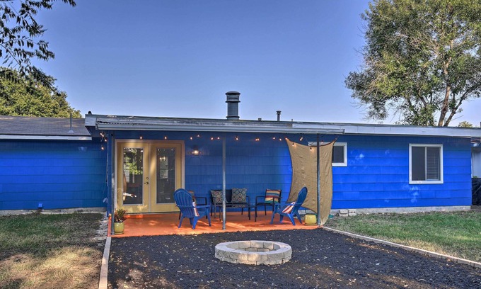 Arena District House | Dutch-Inspired San Antonio Home w/Fire Pit!