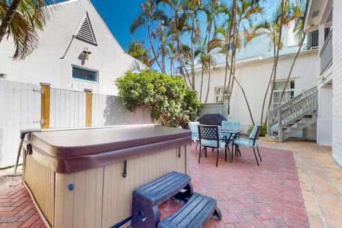 Uptown - Upper Duval House | Duval Street Retreat