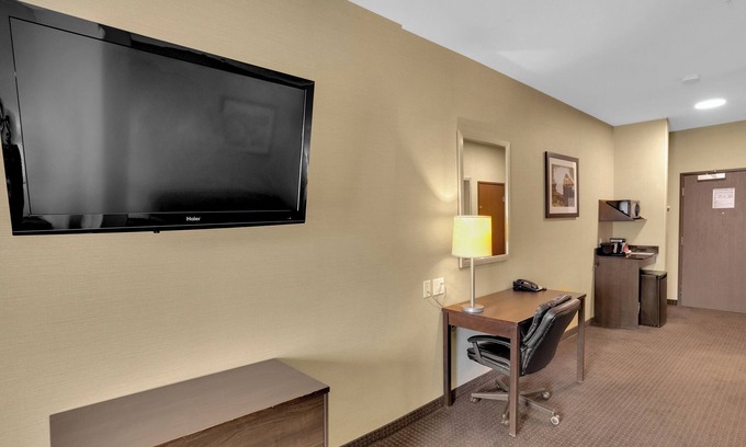 Fox Creek Hotel | Duvernay Inn & Suites