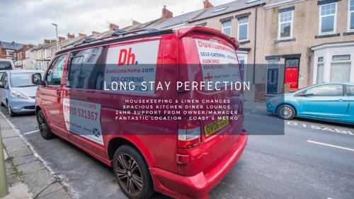 South Shields Apartment | Dwellcome Home Ltd 2 DOUBLE Bedroom 3 Bed Apt, Fast WIFI, Free Street Parking, Ideal for Long Term Contractor, etc Stays, Regular Housekeeping Option, 10 min Walk from Beach and Metro 15-20 min Drive to Nissan & Newcastle - See our Site for Assurance