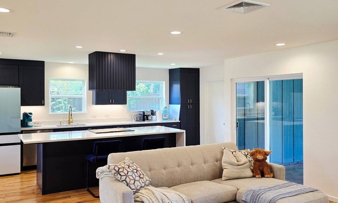 Dallas House | DwellHaus: Xtended stay, 3B, 2.5Ba, big yard, dog friendly, quiet cul-du-sac