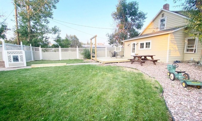 Custer House | Dwntwn Custer Farmhouse on Main St. with Hot Tub