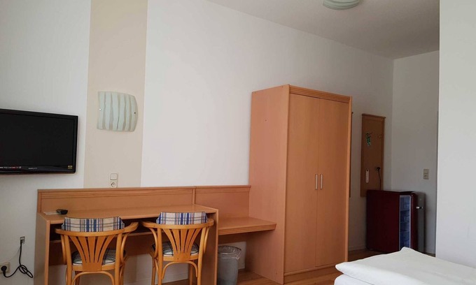 Parow Apartment | DZ /2-bed room 04 Ground floor - Guesthouse Am Schloss