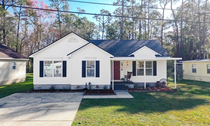 Southside House | E & E Rustic Retreat ~ Fabulous Home in Jacksonville, FL