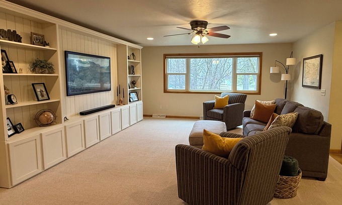 Fond du Lac House | EAA - Spacious 4-bedroom, 3-bath house in Fond du Lac