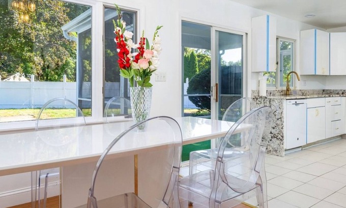 Cheshire House | Each Rooms in a Charming bungalow with Swimming Pool, AC, WiFi in Cheshire