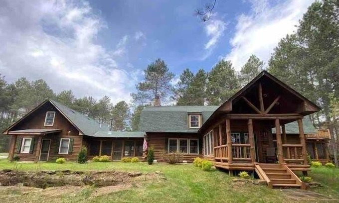 Mauston House | Eagle Bluff Lodge by Patriot Properties