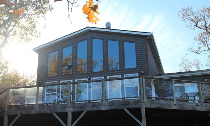 Kenora Cabin | Eagle Nest Cabin - Lakewood Park Cabins