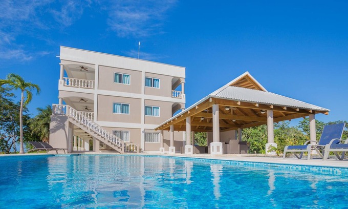 Antoneys Cay Apartment | Eagle Ray Studio at SeaScape- huge pool